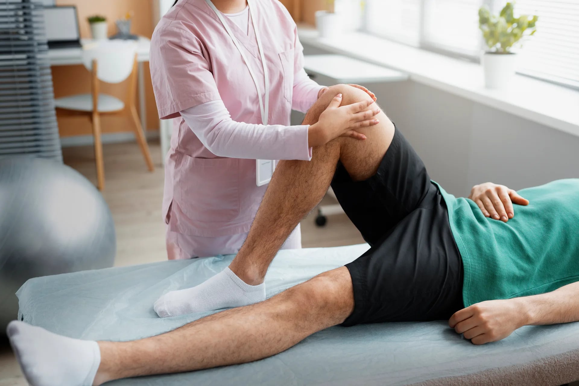 Knee Pain Physiotherapy at Home — Without Surgery